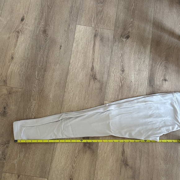 Light Gray High-Waisted Leggings - Picture 3 of 4